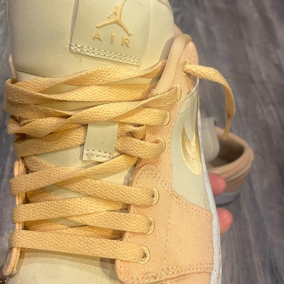 Woman's size 11.5 Nikes - Picture 3 of 6